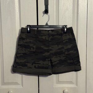 Social Standard by Sanctuary Camo Shorts – Size Medium